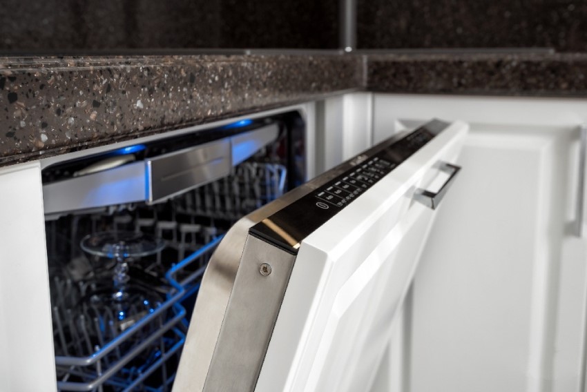 چگونه درجه سختی آب را در ماشین ظرفشویی تنظیم کنیم؟