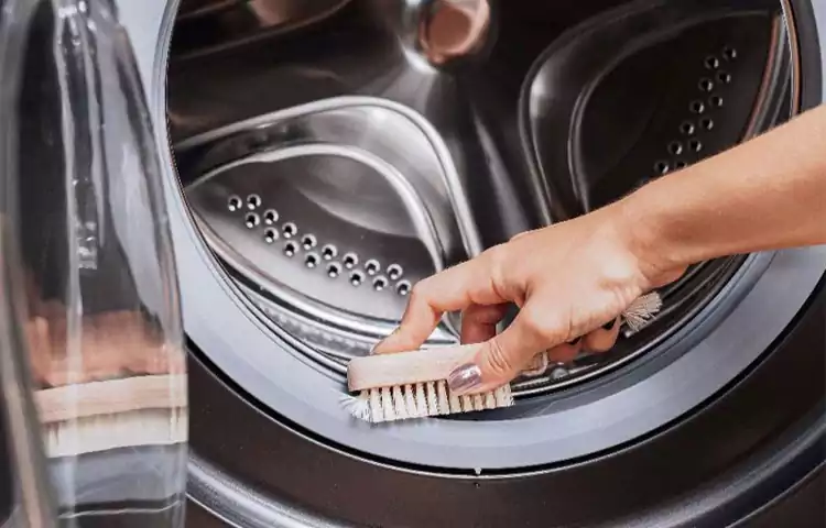 چطور لاستیک ماشین لباسشویی را تمیز کنیم